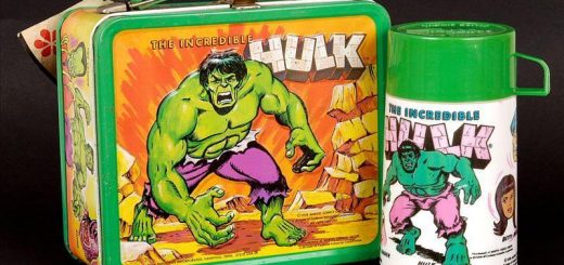 Lancheira antiga com garrafa Hulk